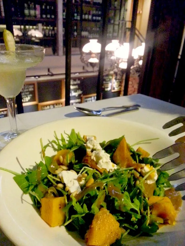 INSALATA DI RUCOLA E ZUCCA - Rocket salad, wood fired oven roasted pumpkin, pinenuts & ricotta cheese with a balsamic vinegar dressing|korinoさん