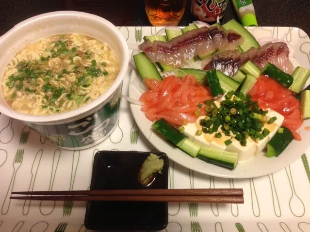 カップ麺、飛び魚のお刺身、イカ明太、キュウリ、スライス玉ねぎ、冷奴！꒰✩'ω`ૢ✩꒱✨|サソリさん