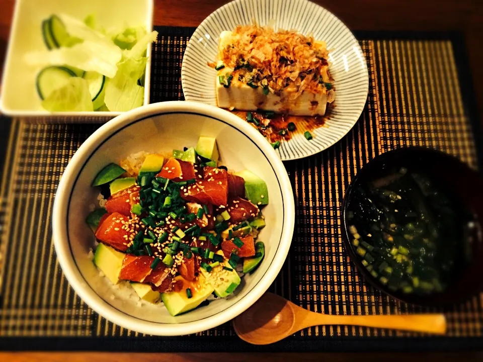 マグロとアボカドのユッケ丼  冷奴|haseseさん