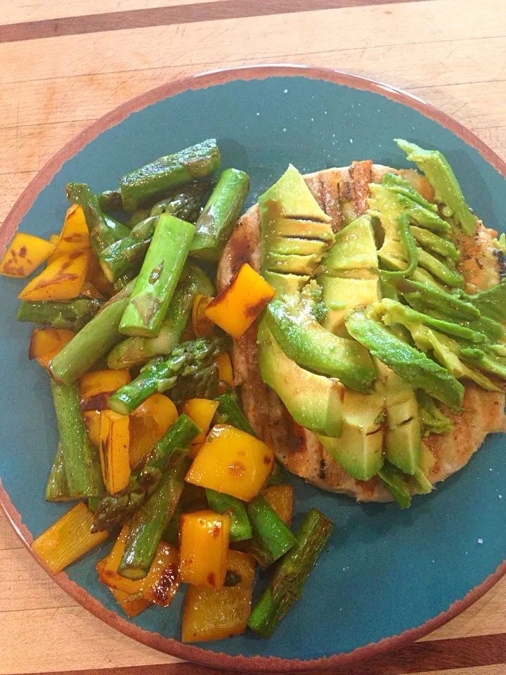 Turkey patty w/avocado and sautéed veggies|Toni Pillingさん