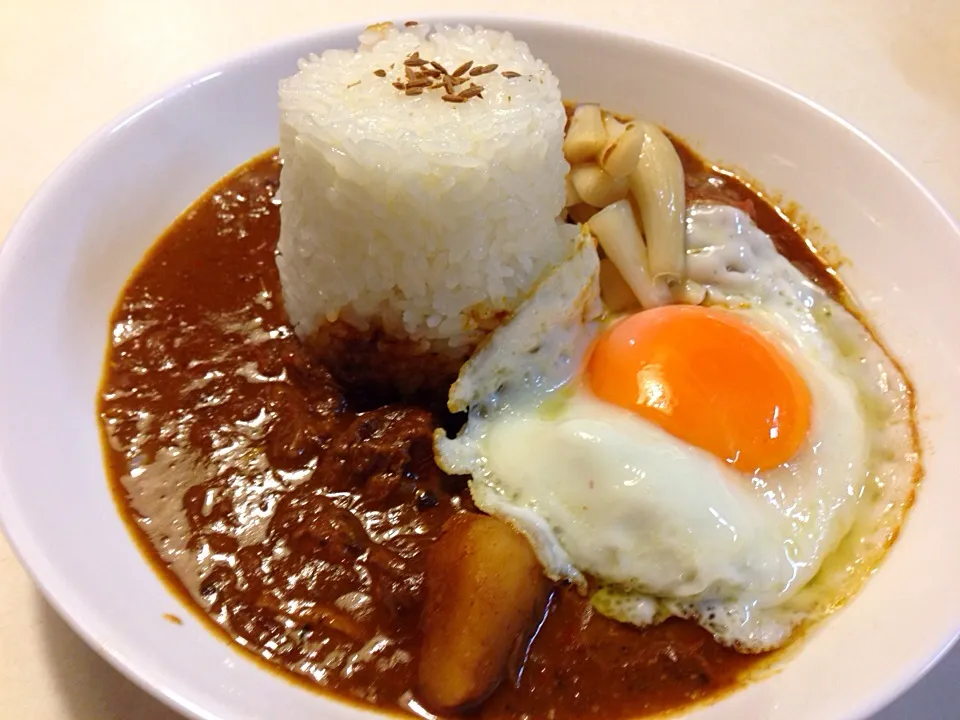 チキンカレーに卵で親子カレー😡|sasaちゃんこ😎さん