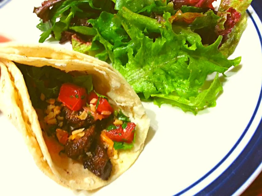 Carne Asada Tacos with Pico de Gallo on Fresh Corn Tortillas  (mixed greens with organic honey mustard dressing)|S Theoさん