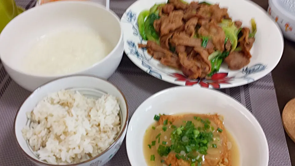 豚肉とサラダ菜の味噌炒め、厚揚げの煮込みあんかけ～♪と麦とろご飯|三宅章人  Akihito Miyakeさん