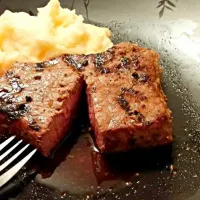 Snapdishの料理写真:steak and potatoes my favorite it was so good!!!|Randi Gardnerさん