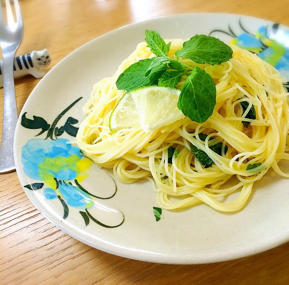 Snapdishの料理写真:ゆず( ˘ ³˘)♥ちゃんのお料理より 〜爽やかミントとライムの冷たいカッペリーニ〜|angiee♡さん