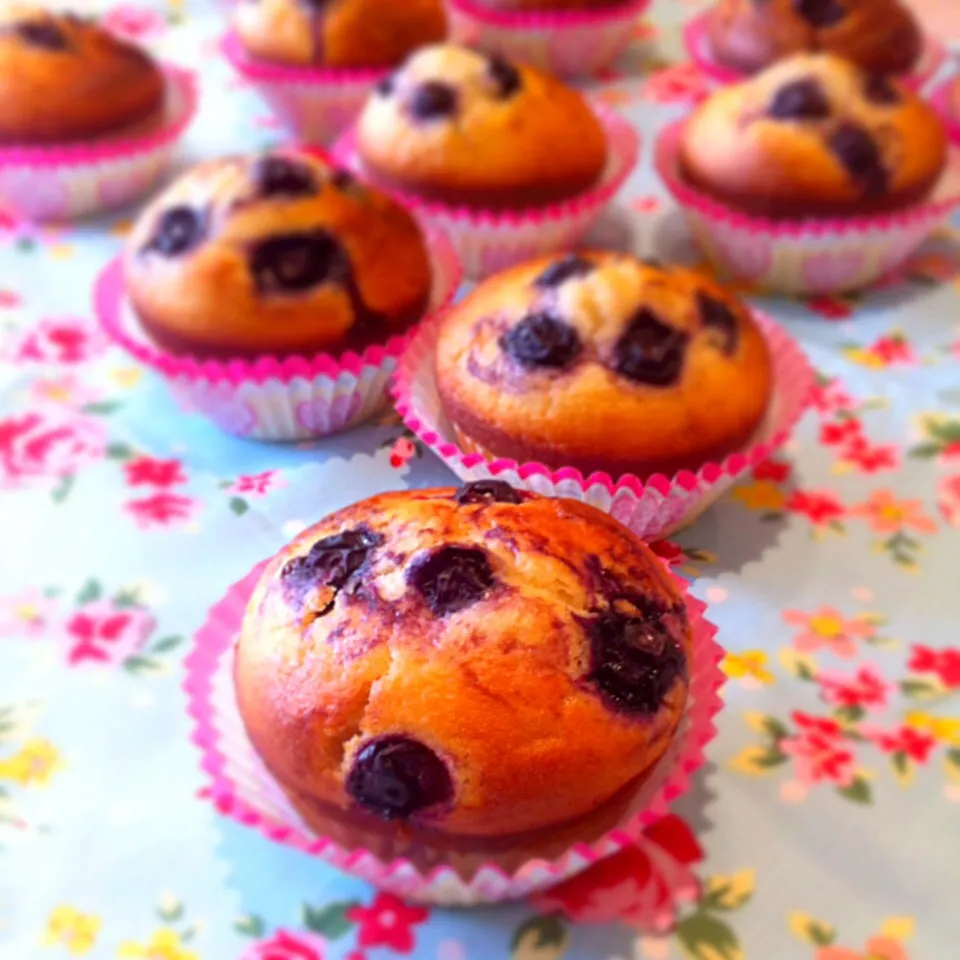 Home bake blueberry and strawberry yogurt muffin|Carol Liさん