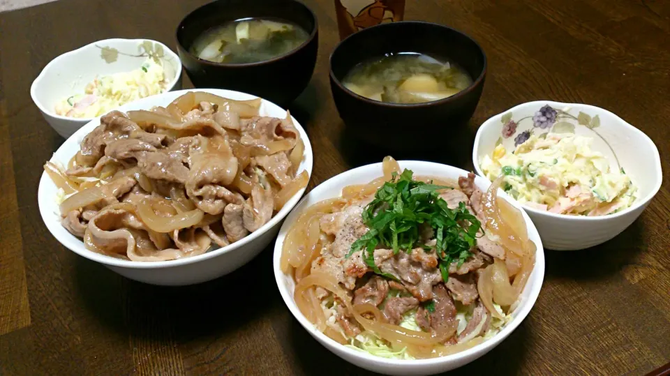 生姜焼き丼＆塩ぶた丼＆ポテトサラダ＆ワカメと長ネギの味噌汁|えっちゃんさん