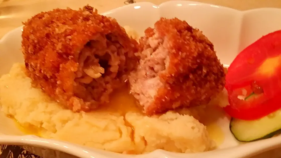 Chicken kiev~russian chicken roll with mashed potatoes. Very tender chicken, thoughtfully minced at pennington hotel's wheatfield HK #western european cuisine #|Skyeさん