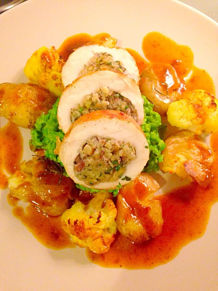 Stuffed Chicken, Roast Cauliflower +  Potatoes, Mint Pea Smash|Chrisy Hillさん