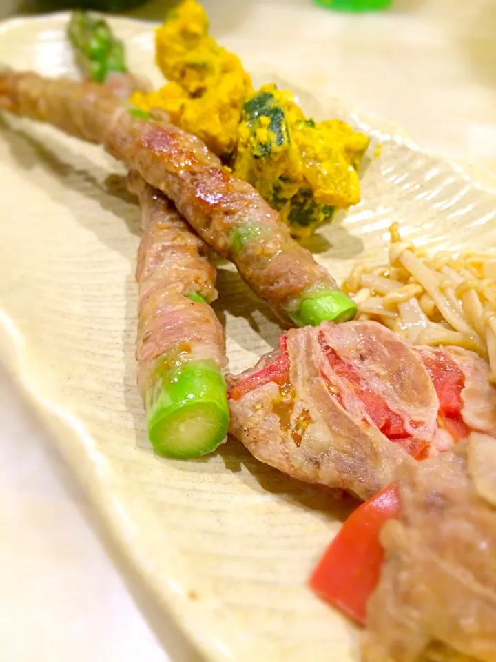 アスパラお肉まきまきトマトもまきまき|pipiabaさん