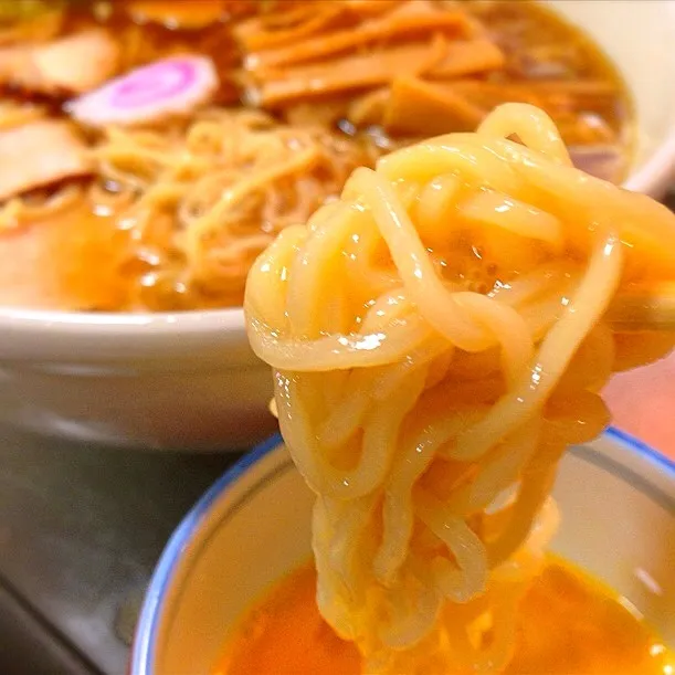 永福町 大勝軒 中華麺（生玉子付）
ラードの溶け込んだスープは最後まで熱々、ここはスープが冷めるのを嫌い玉子は投入せず麺をからめて食すのが普通みたい
多すぎるのが…|Yogiさん