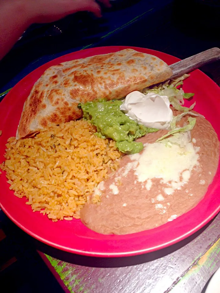 Chicken quesadillas with Mexican rice ,beans, guacamole,sour cream,lettuce,and cheese|angela johnsonさん