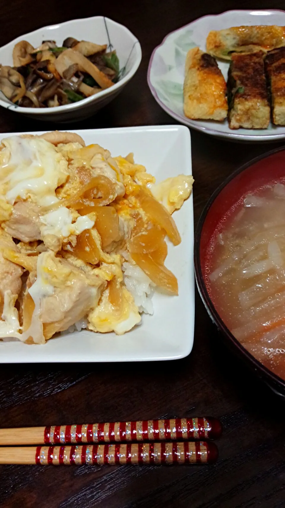 親子丼、油揚げで餃子風、舞茸のﾊﾞﾀｰ醤油炒め､
大根ｽｰﾌﾟ|nonmamaさん