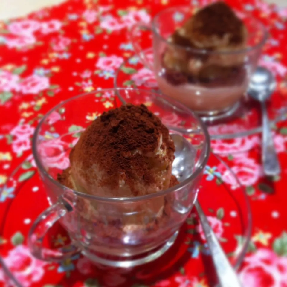 Homemade vanilla ice cream with hazelnut and chocolate|Carol Liさん