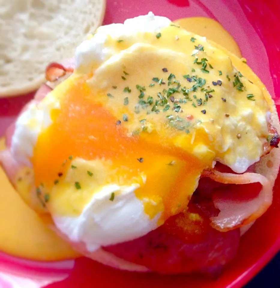 お家でなんちゃって朝カフェ風🍴エッグベネディクト🍳|さとみさん