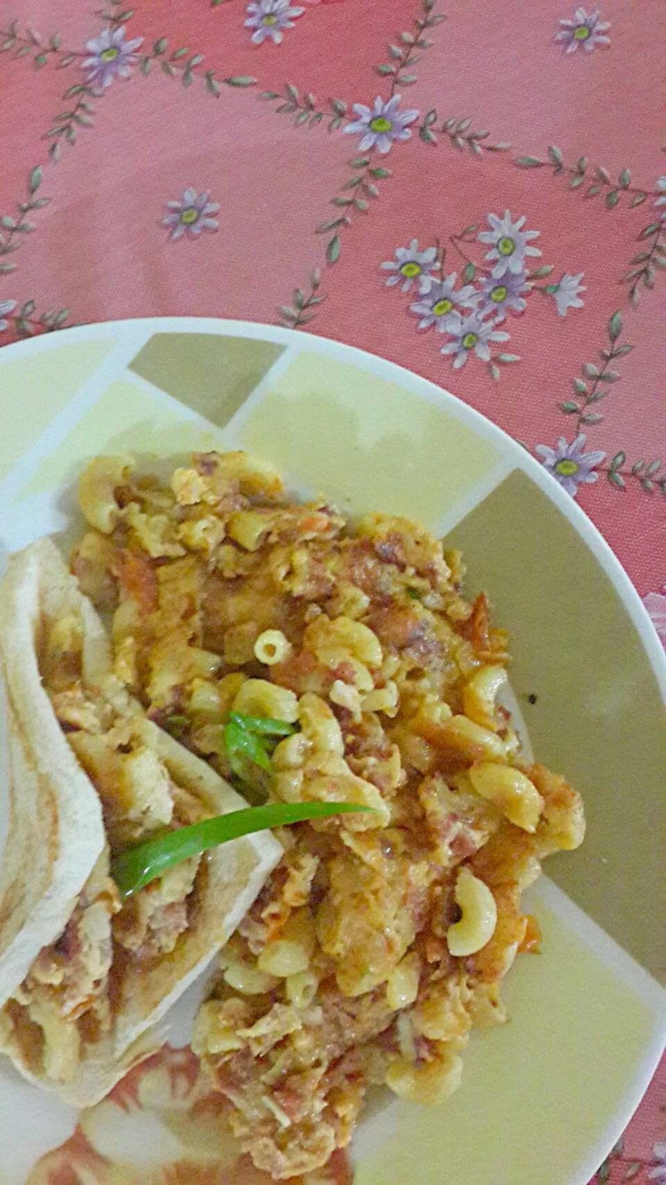 omlet macaroni keju sapi.
#latebreakfast 😁|sisca christinaさん