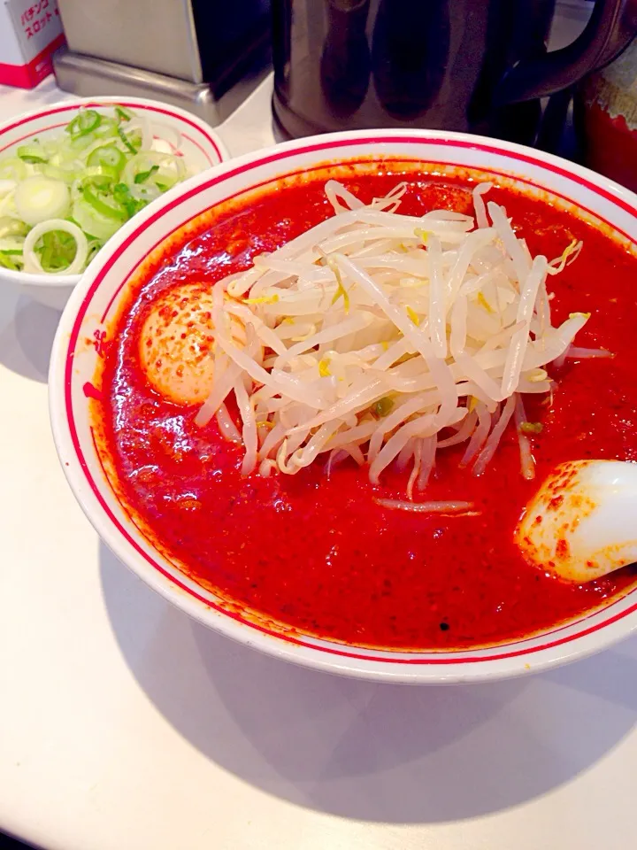 Snapdishの料理写真:北極麺少なめ辛さ3倍に北極玉子とねぎトッピング。|中華蕎麦 銀時さん