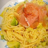 Snapdishの料理写真:アボカドと生ハムのパスタ|Azusa Ishiharaさん