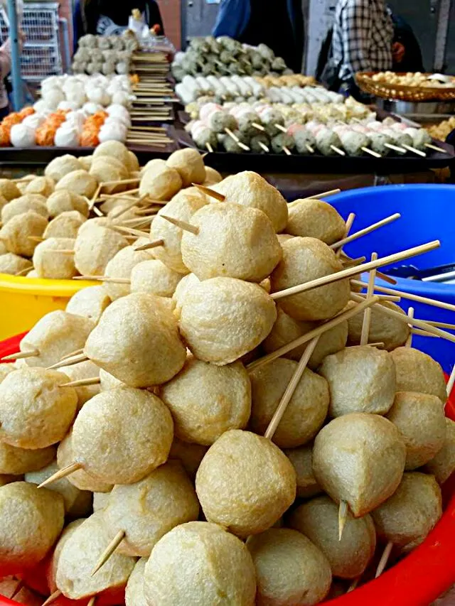 Skewers of fish balls! @Cheung chau #snack #fish|Skyeさん