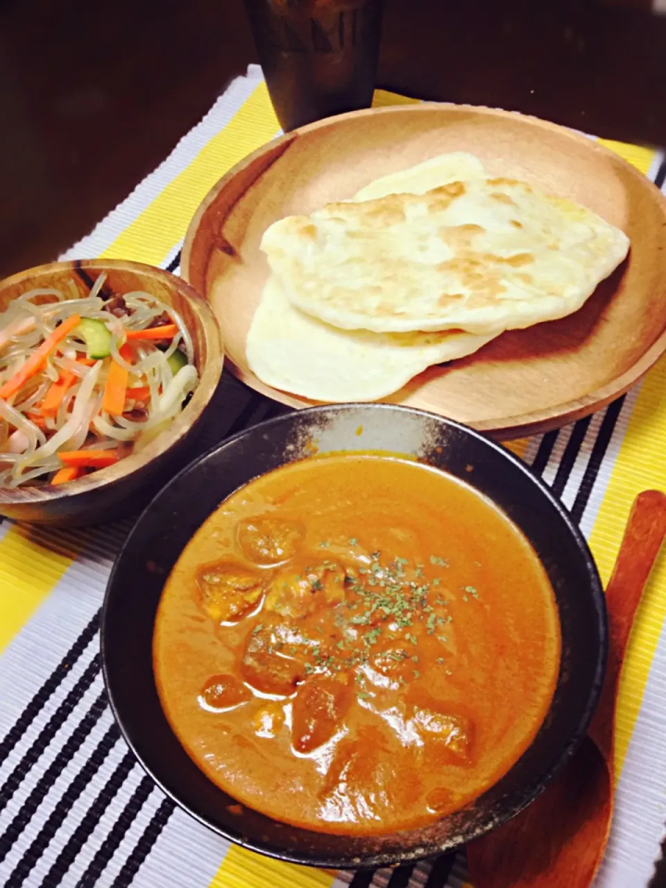 バターチキンカレーとナンと春雨サラダ|omitsuさん