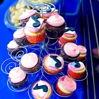 Snapdishの料理写真:Music Stop cupcake display