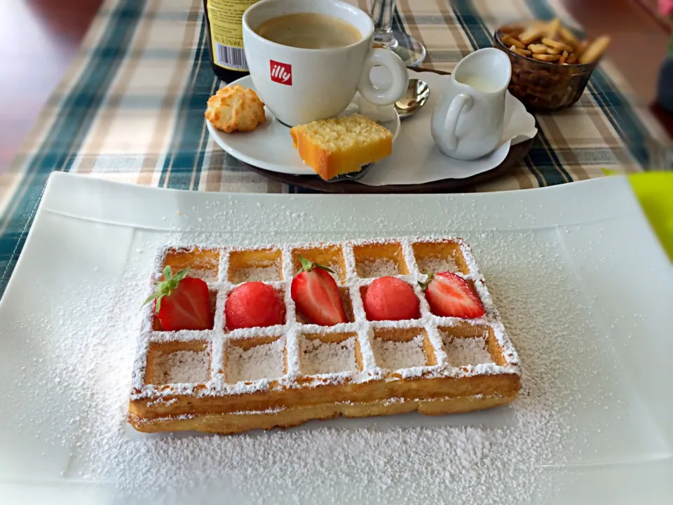 Brussels waffle ブリュッセルワッフル〜苺とすいか〜|chocolatteさん