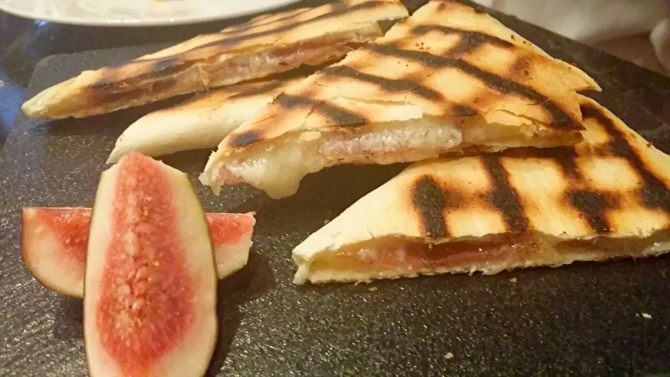 Parma ham quesadillas tapas @ tapas bar mandarin oriental hotel|Skyeさん