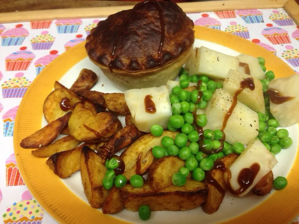 Quorn pie, potato wedges, celeriac and peas|Alan (Fred) Pipesさん