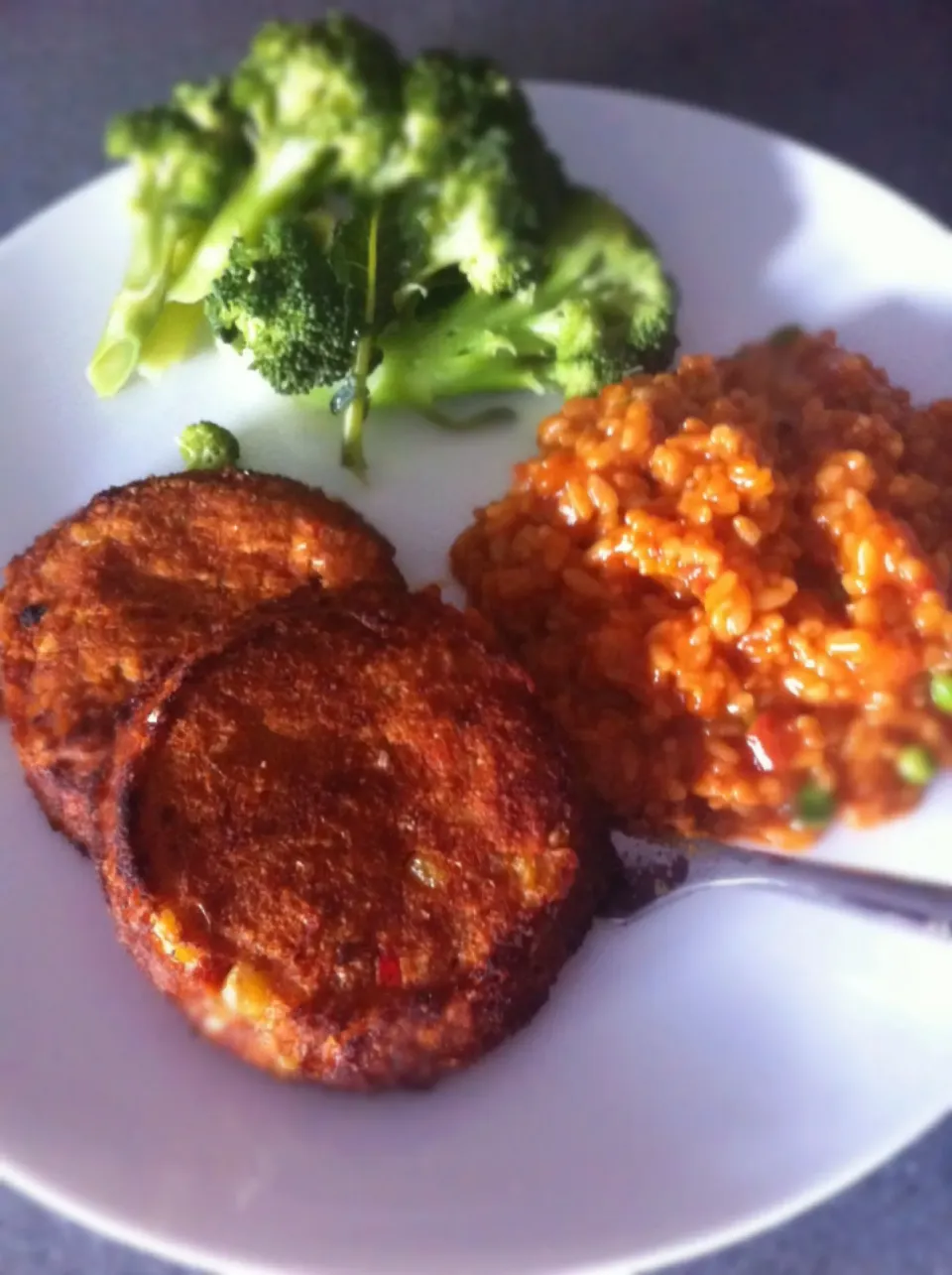 Snapdishの料理写真:Sunday evening dinner of tomato and mascarpone cheese risotto, organic broccoli  and red pepper burgers!|🍓Jolejo🍓さん