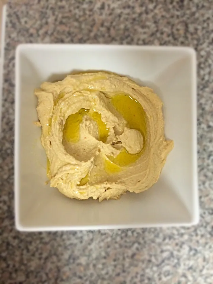 Hummus with red pepper flakes|Lalaさん