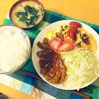 Snapdishの料理写真:トンテキとびっくりするぐらい失敗したオムレツ|amさん