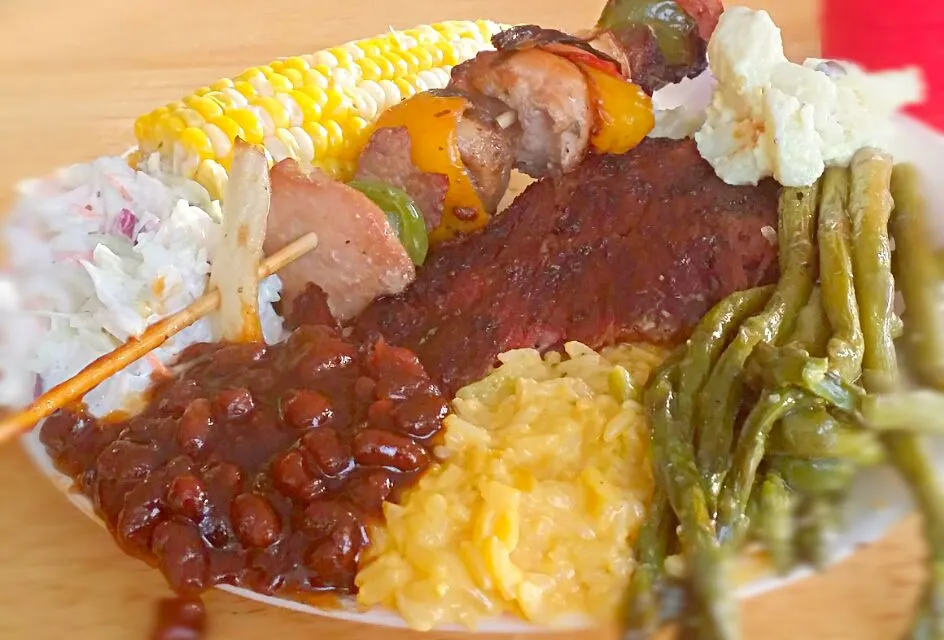 rubs shish kabobs broccoli &rice casserole baked beans potato salad Cole slaw asparagus and corn on the cob is our feast today for father's day|christl babcockさん