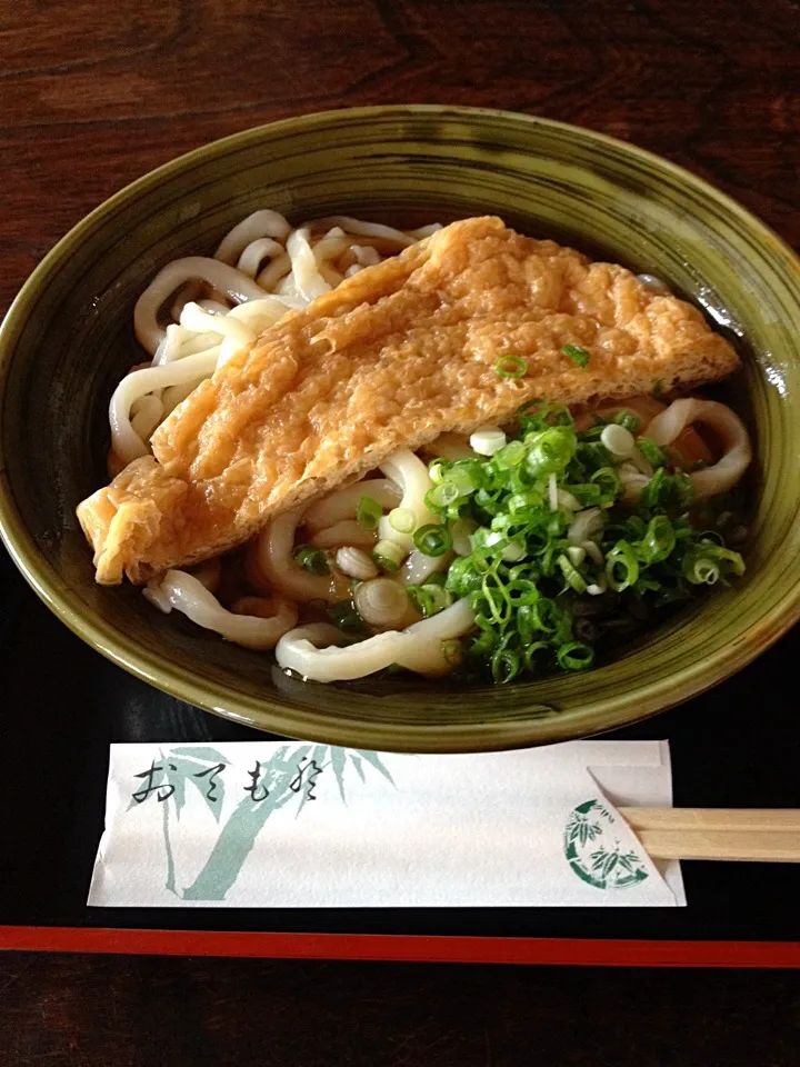 Snapdishの料理写真:今日のお昼はきつねうどん|あくびさん