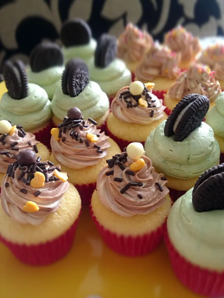 Mini vanilla cupcakes with Nutella and Greentea buttercream frosting|Chibiko's Kitchenさん