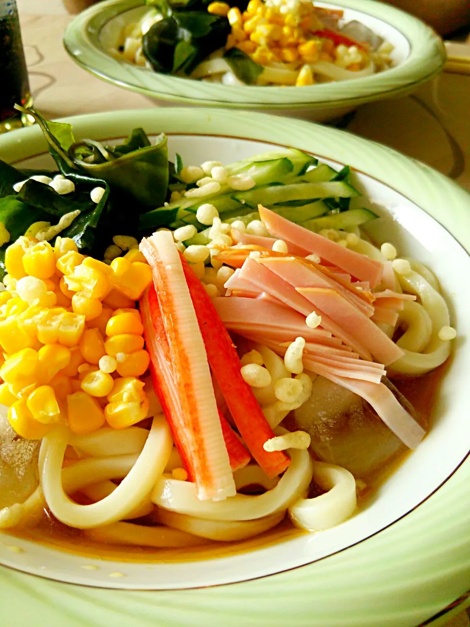 今日の二人ランチ。冷やしサラダうどん。|ちはるさん