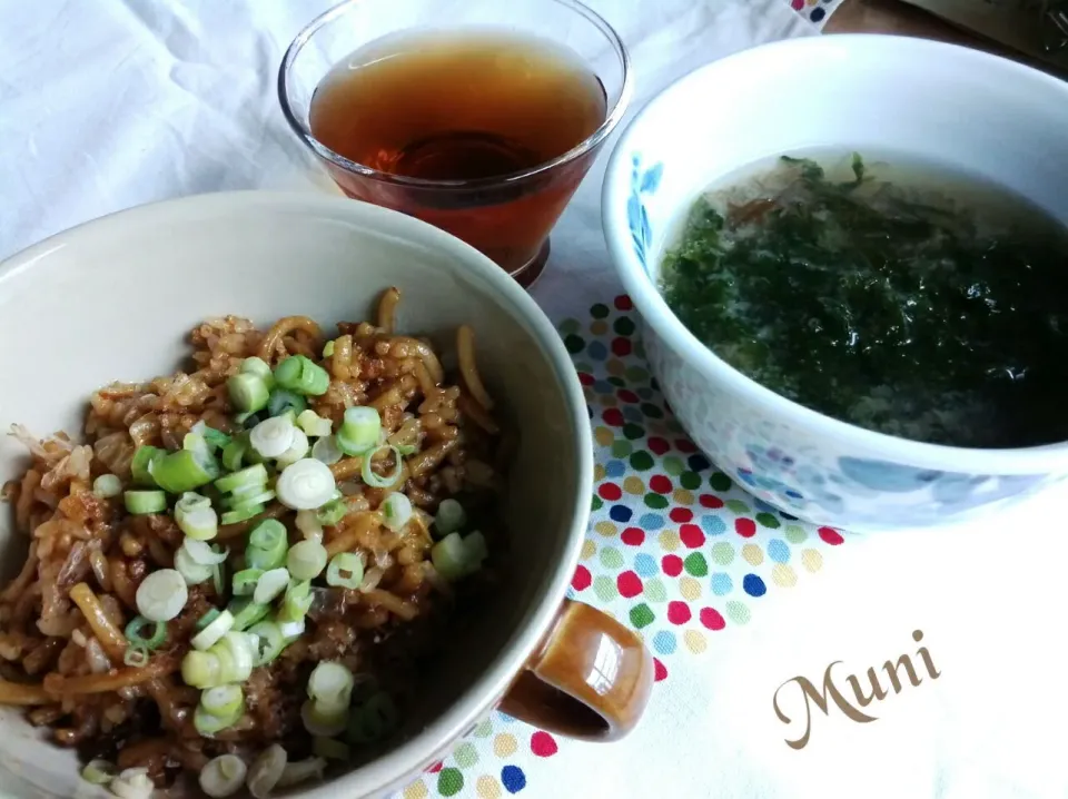 お昼ご飯にそば飯ともずくあおさ海苔のお味噌汁♪|key♪さん