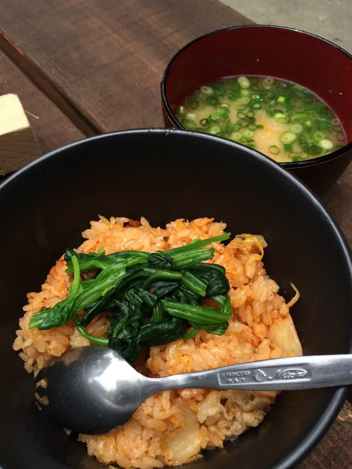 豚キム炊き込みご飯 ほうれん草のおひたしのせ|かおらいさん