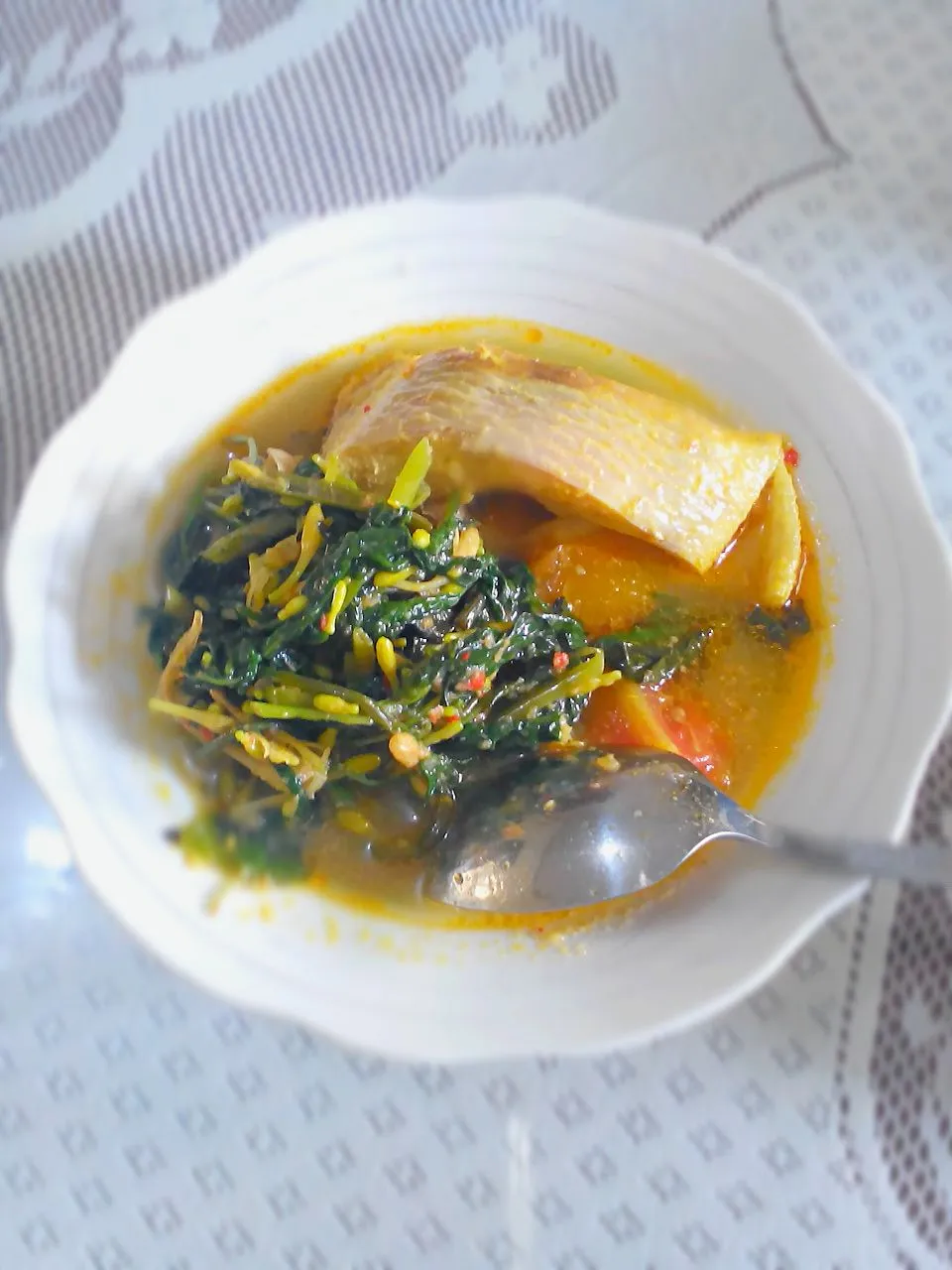 Snapdishの料理写真:ikan kuah kuning.... dengan cah kangkung bunga pepaya #indonesiafood #papua|Citra Indahさん