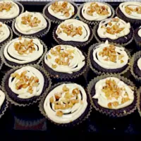 Tray of freshly baked Chocolate (Brownie) cupcakes.|Kris Tanさん