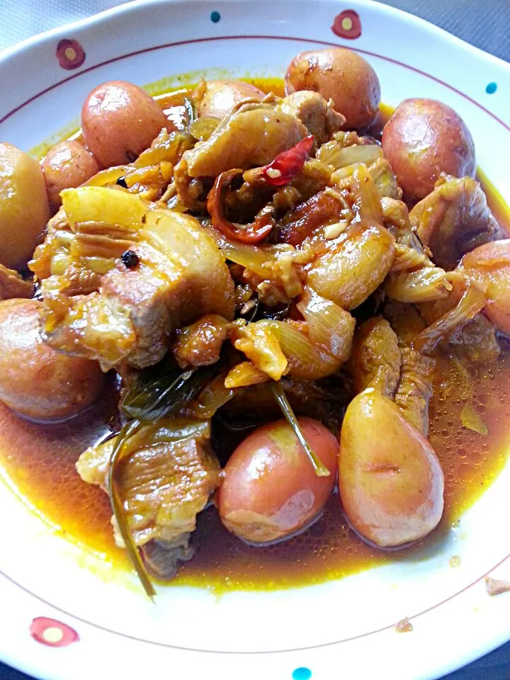 pork & chicken adobo#ilonggo style#philippine cuisine|Miki Jorierose Obispoさん