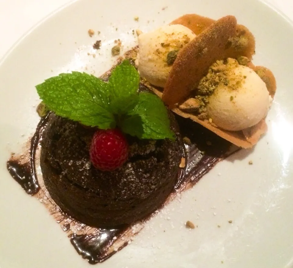 Lava Cake à la Mode from Fleming's|sooprcoolchicaさん