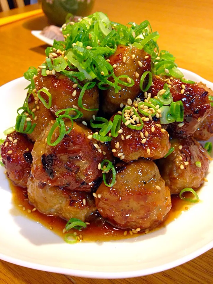 ひかりママ♡さんの料理 玉ねぎでカサ増し♪肉団子大葉ゴマまみれ♡おつまみに最高です(´∀｀)|まつださんさん