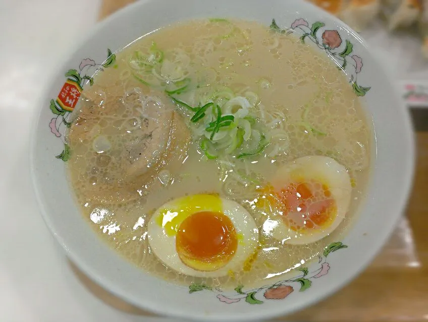 牛骨とんこつラーメンで~す(^-^)/|masa2014さん