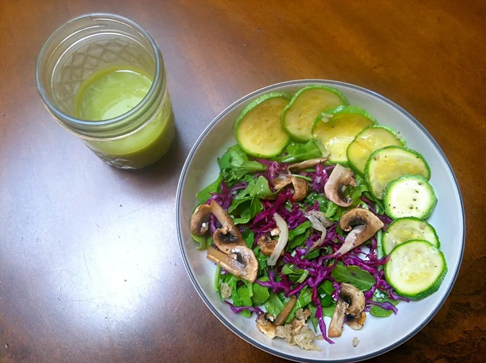 Vegan bowl-purple cabbage, fennel, zucchini, mushroom and garlic with asparagus soup|victoria valerioさん