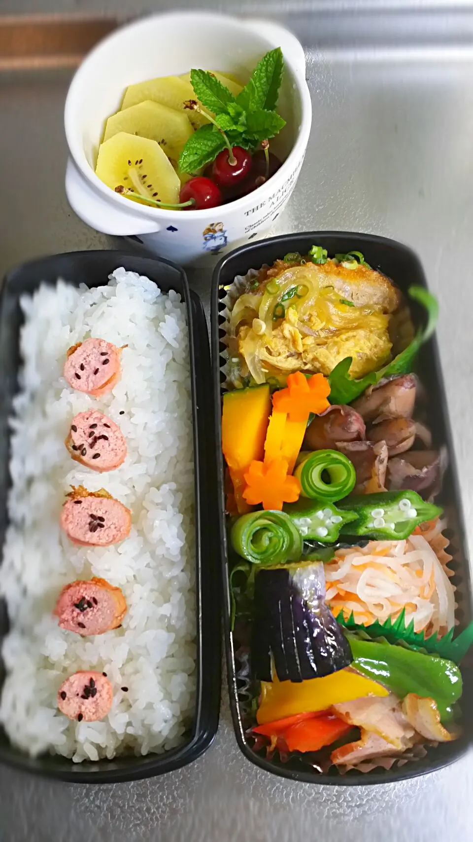 《火曜日のお弁当》

・ヒレカツ卵とじ
・小イカの生姜似
・紅白ナマス
・3色パプリカベーコン炒め
・温野菜

ｲﾃﾗ━━━ヾ(*･ω･*)━━━ｯｼｬｲ!♥|藤田 まり子さん