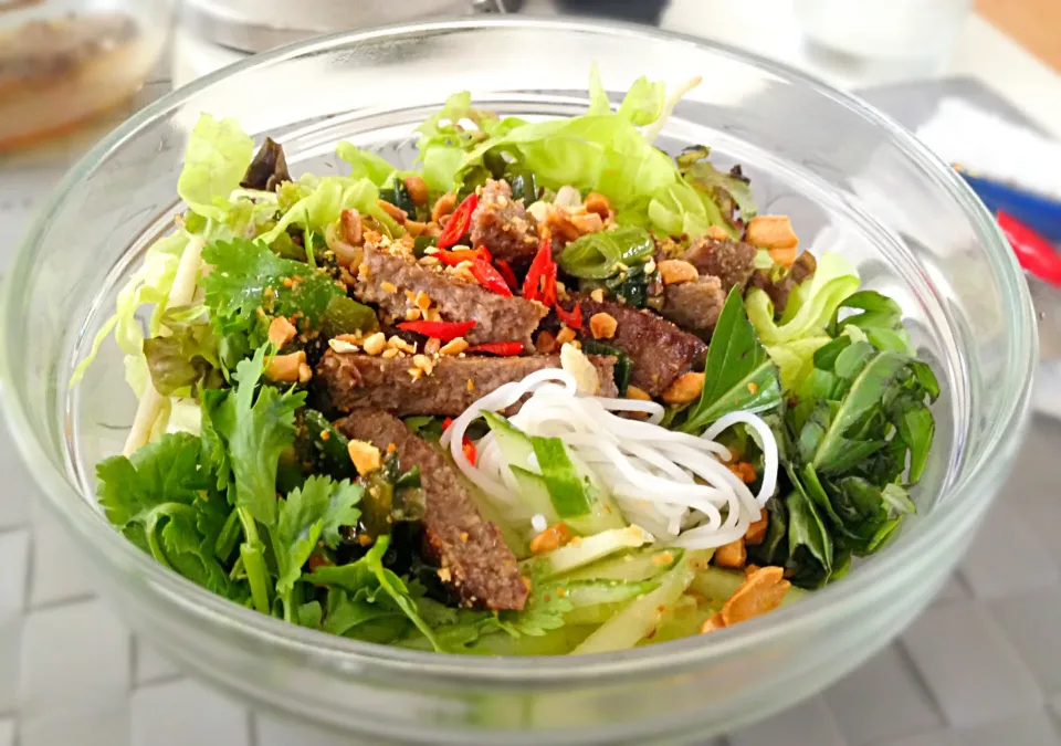 Snapdishの料理写真:Vietnamese dish called "Bun thit nuong"|Asa Buaさん