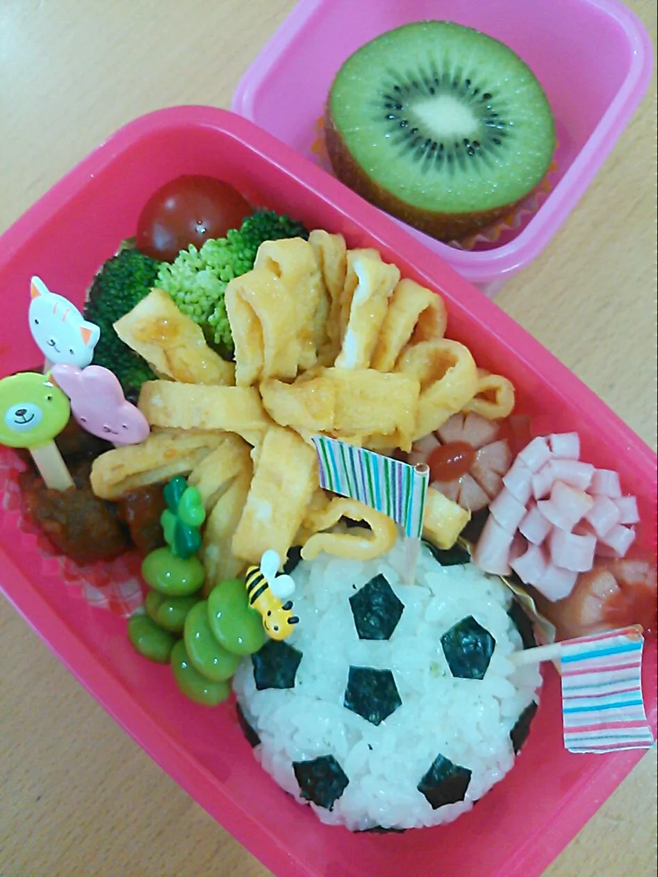 今日のお弁当さん☆サッカーおにぎり弁当!!!|Kayo Matsudaさん