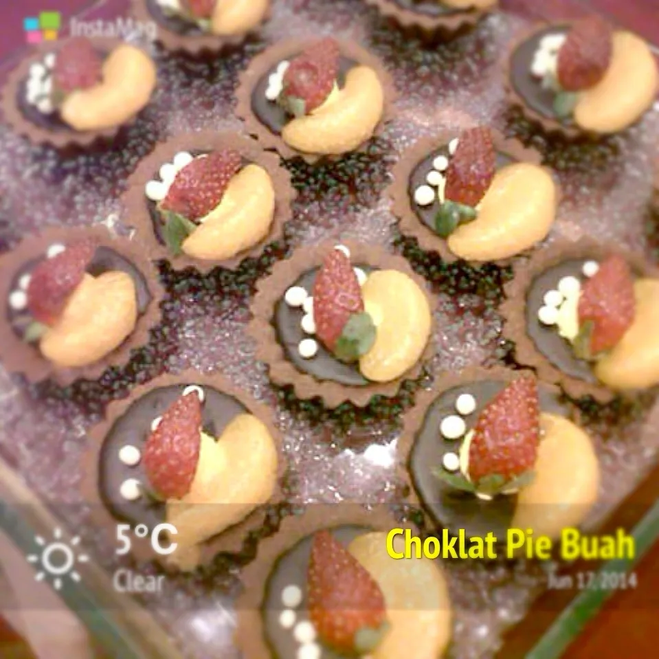 Snapdishの料理写真:Fruit Choklat Pie|magdalena soeさん