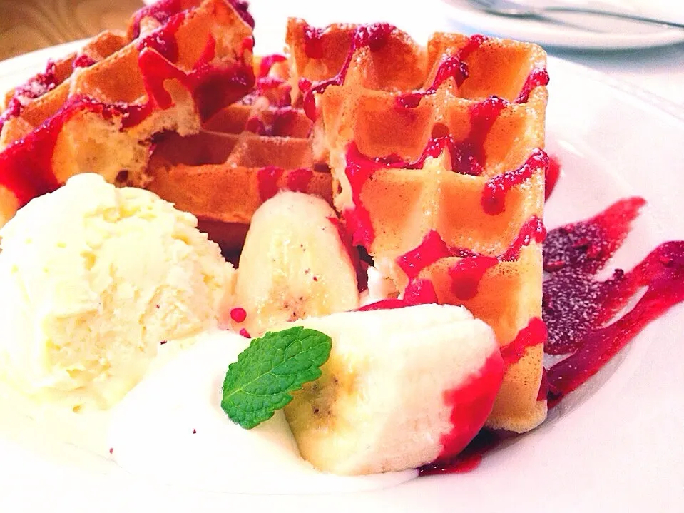 Banana waffle "raspberry sauce"|아 즈 ♡さん