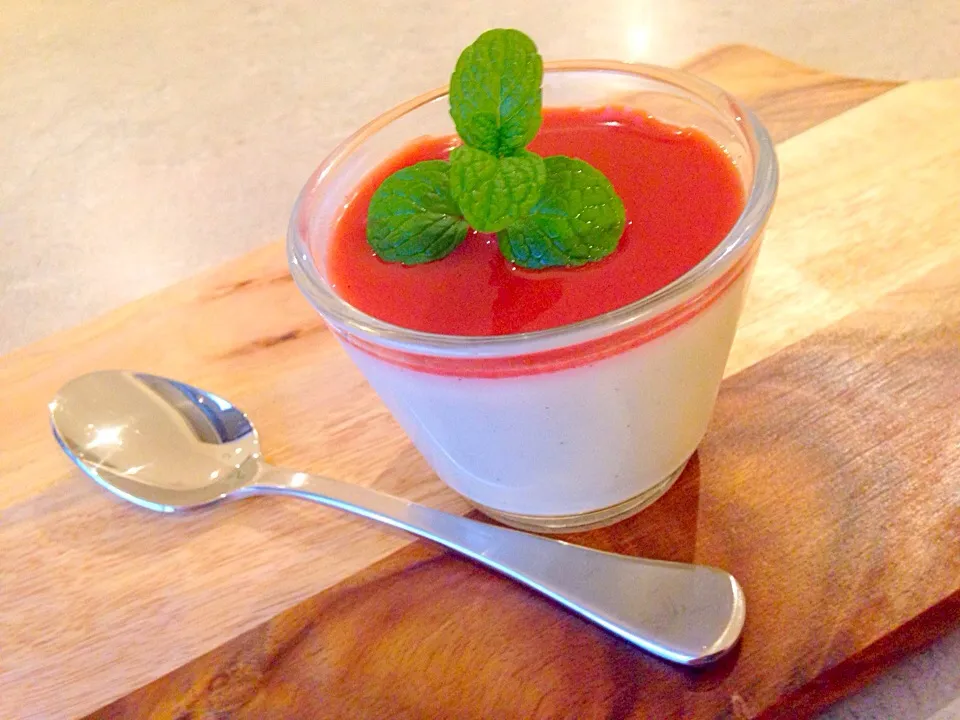 Coconut + White Chocolate Pannacotta with Strawberry Basil Gel|Chrisy Hillさん